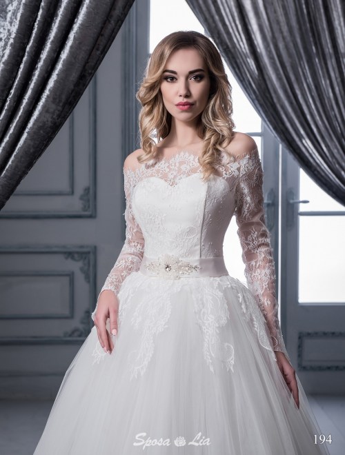 https://www.sposa-lia.com/images/stories/virtuemart/product/194       (2).jpg